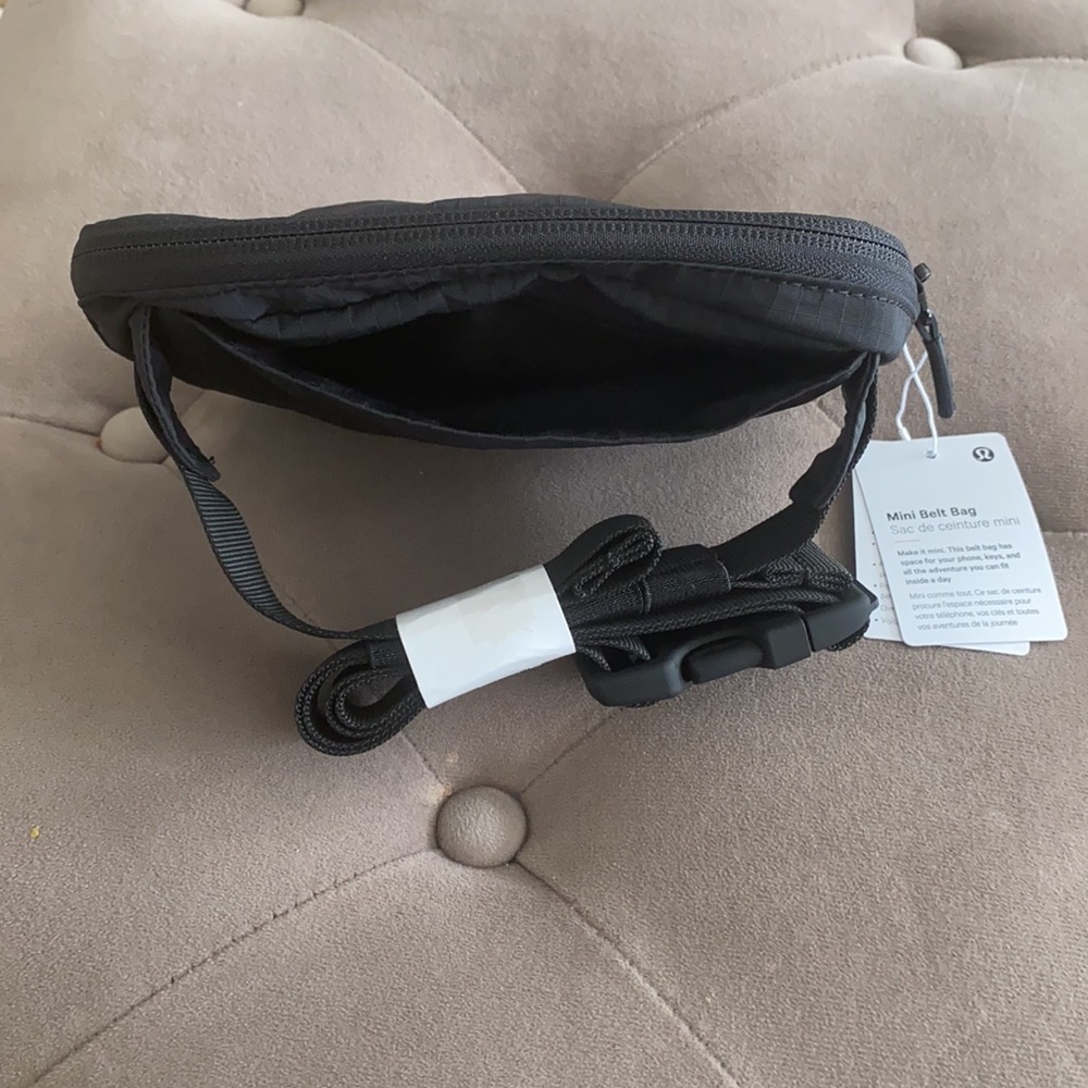 NWT! Lululemon MINI BELT BAG in Black - Picture 7 of 13